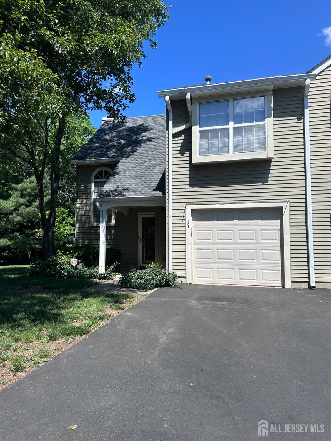 231 McAuliffe Court — photo