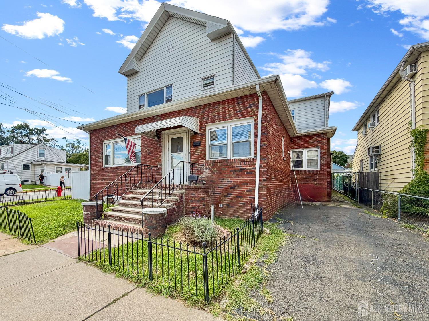 733 Schuyler Ave Avenue — photo