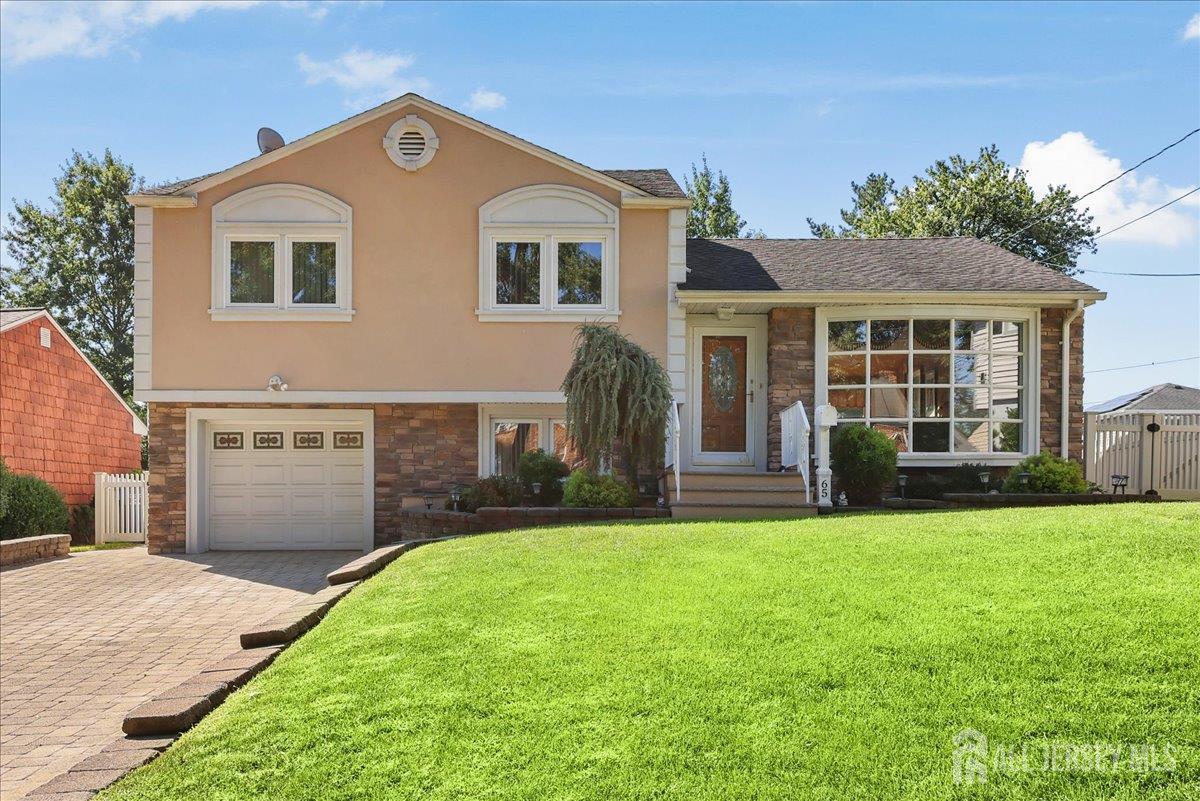 65 Hunter Lane — photo