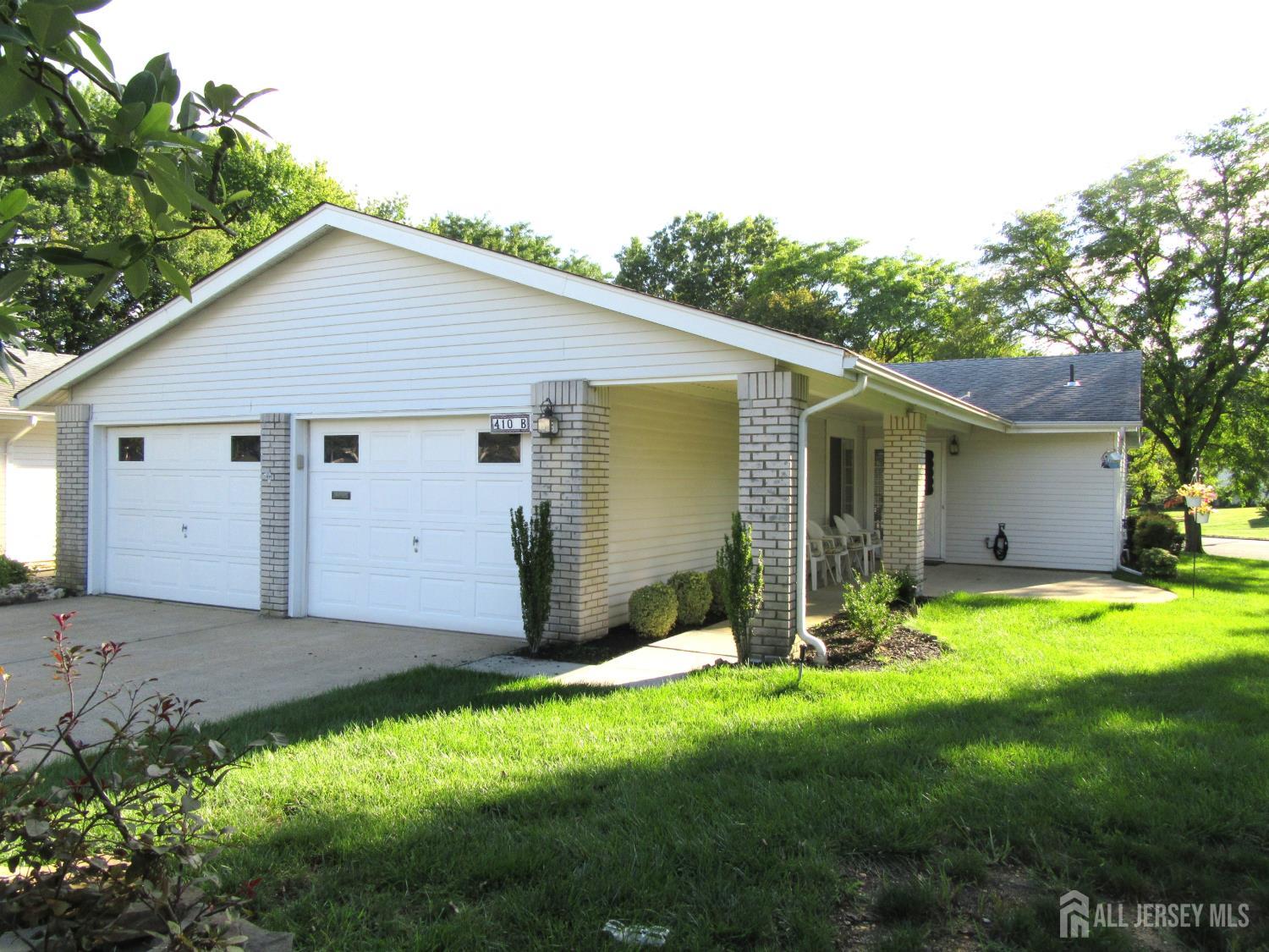 410 Genista Plaza B — photo