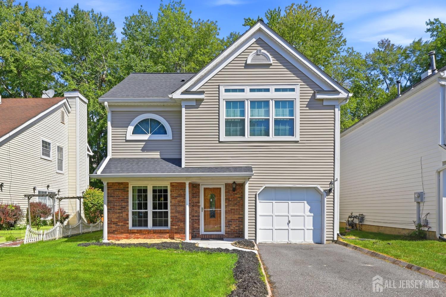 11 Carlisle Court — photo