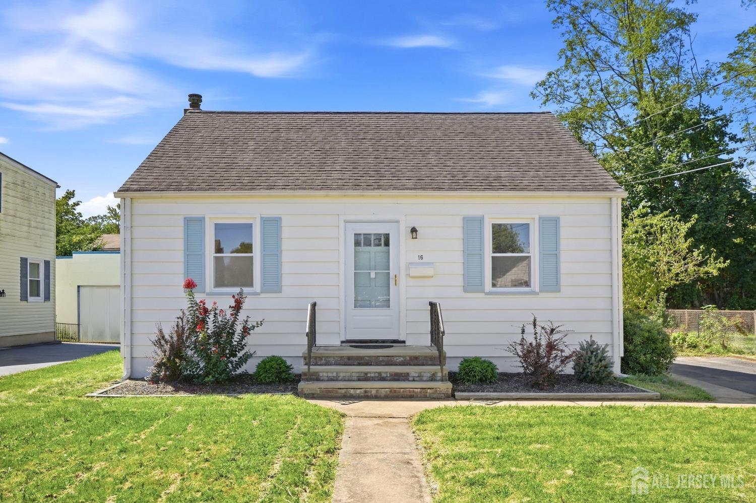16 Eisenhower Avenue — photo