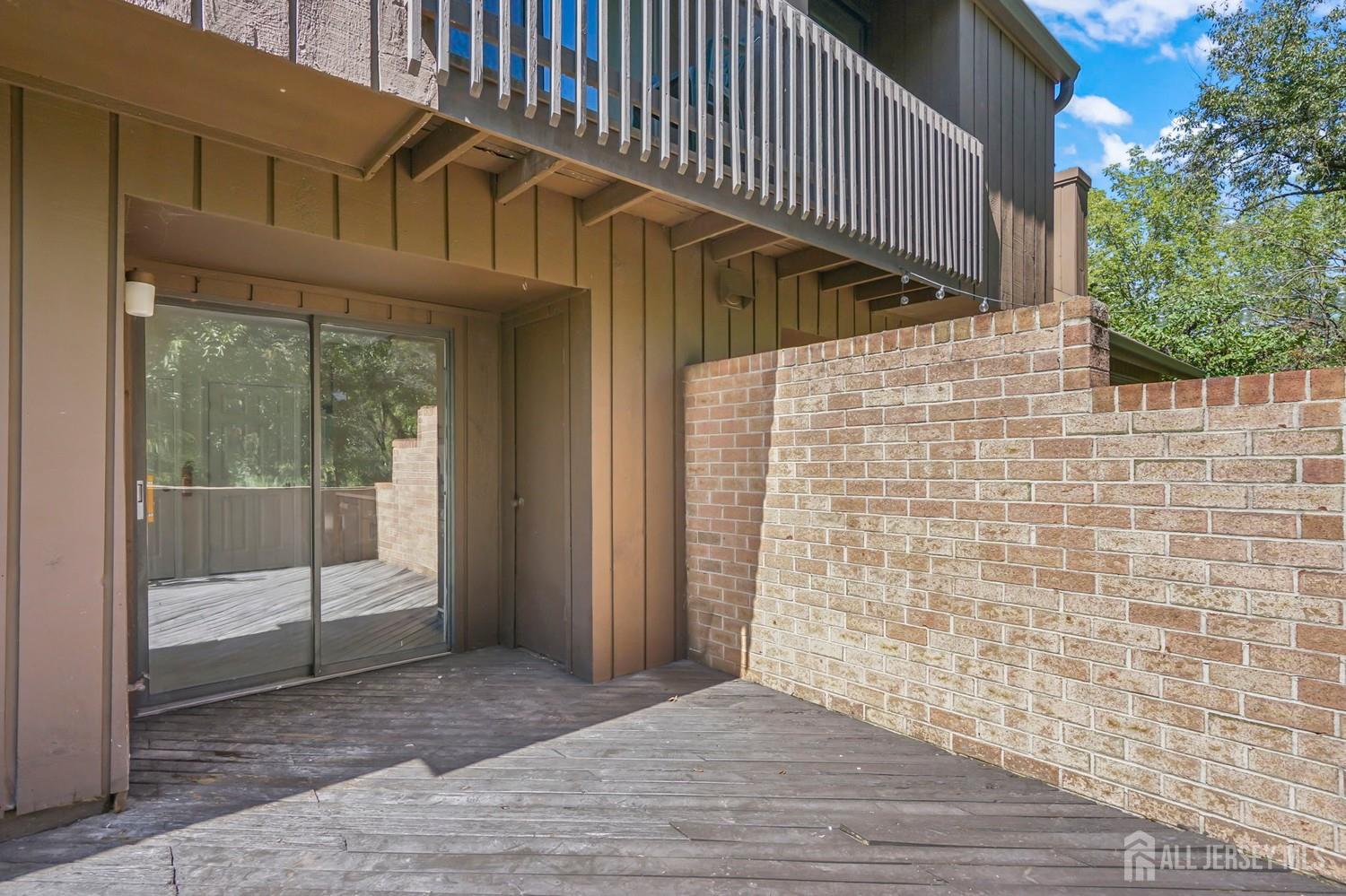 102 KINGSBERRY DR — photo 3