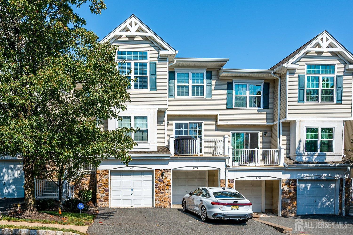 1092 Shadowlawn Drive — photo