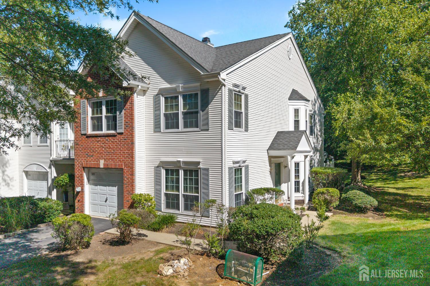 301 Pheasant Run — photo