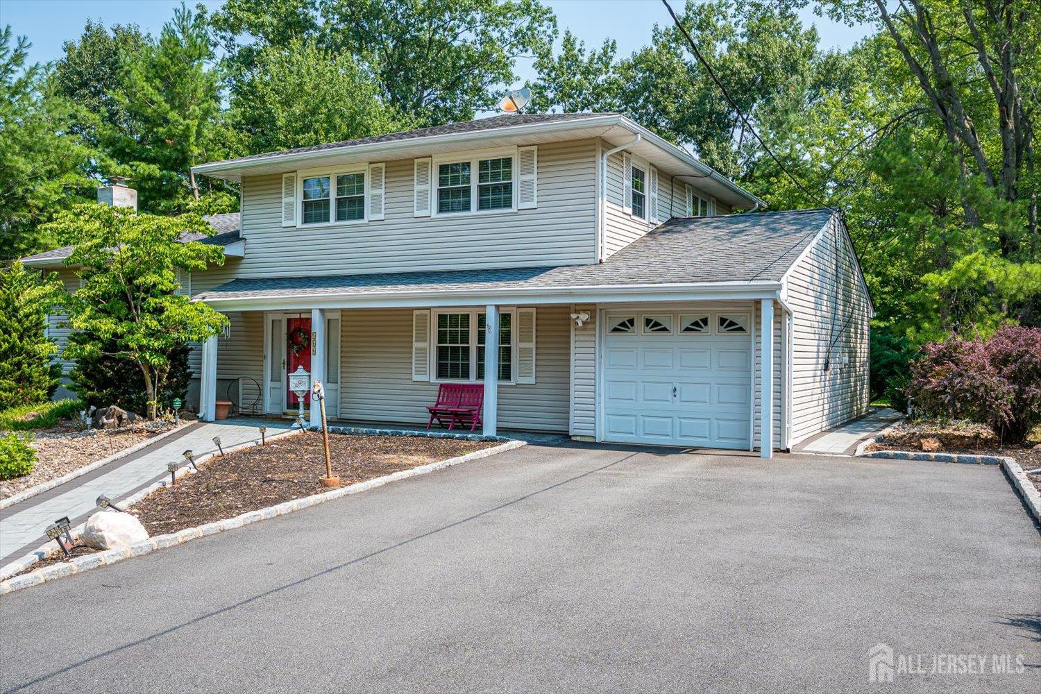 560 Wakefield Drive — photo
