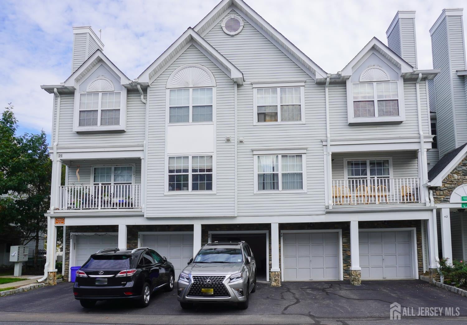 48 Prestwick Way — photo
