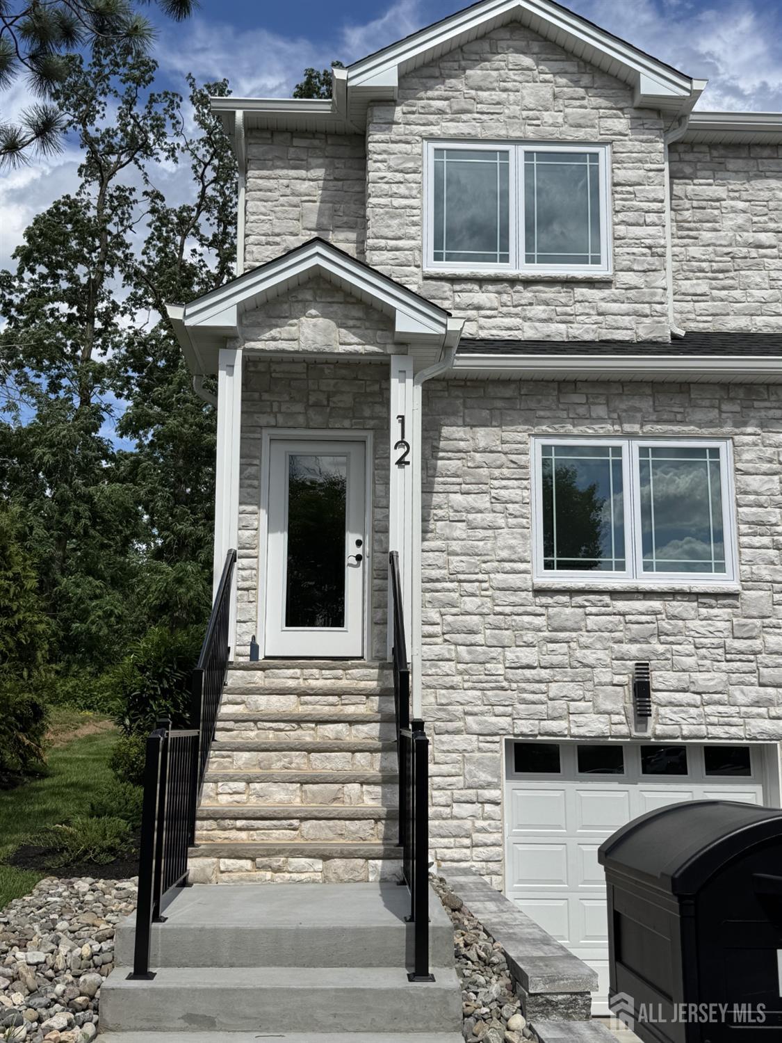 12 Moyse Place — photo