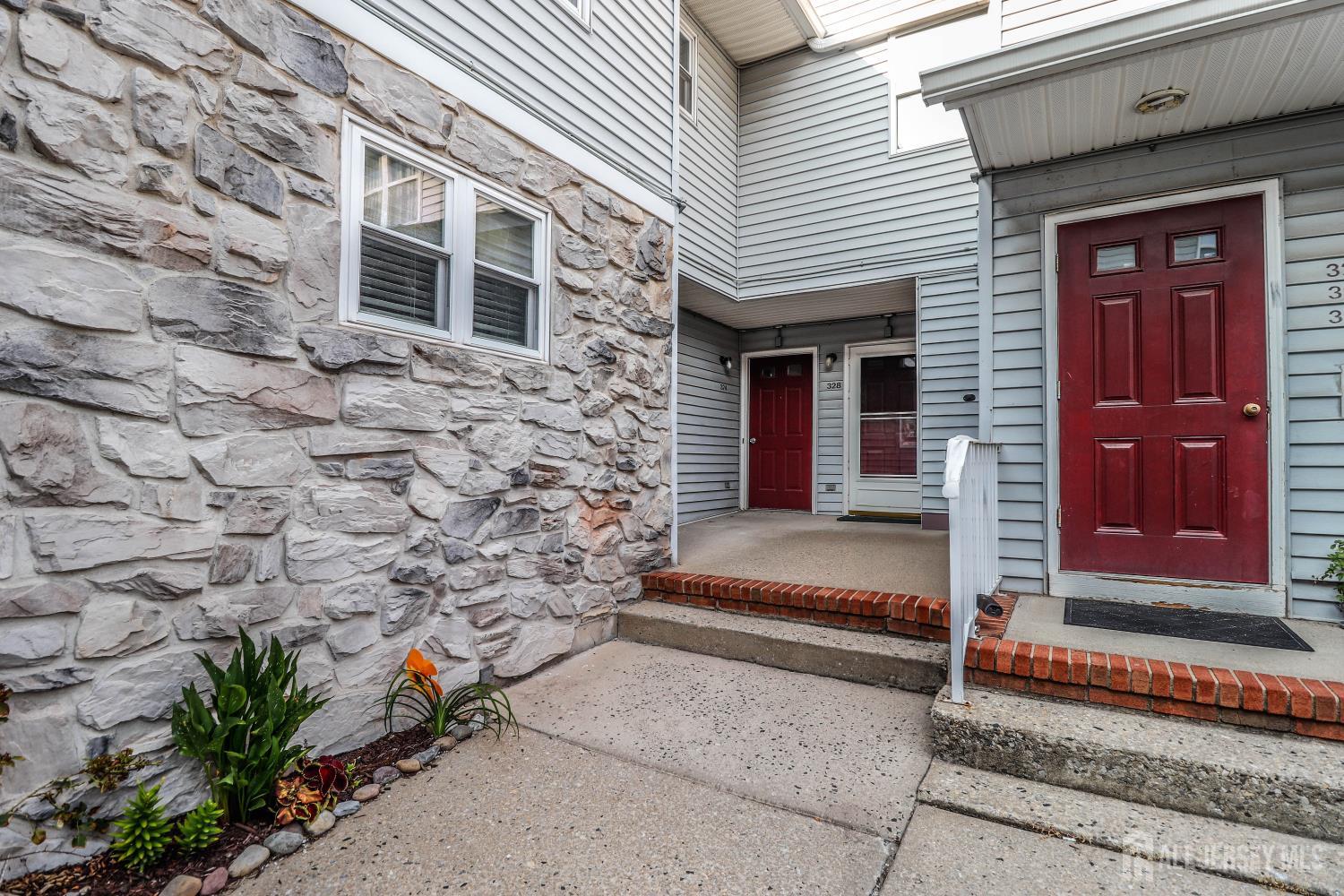 323 Ventnor Court — photo