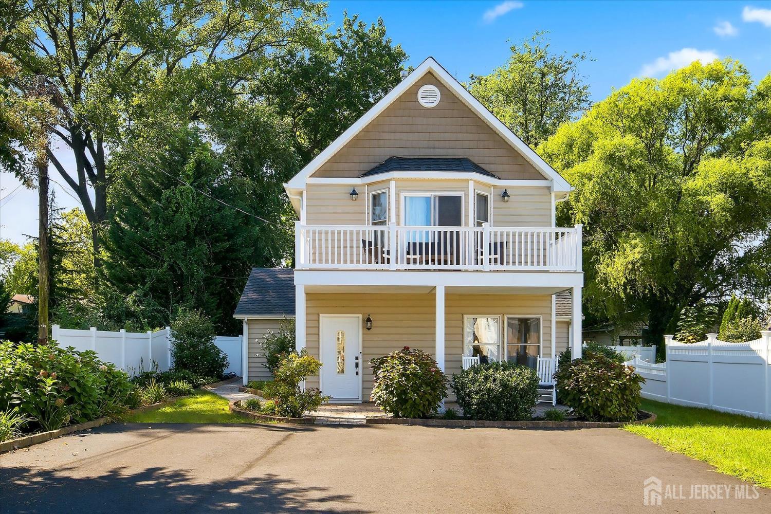 1603 W Maplewood Road — photo