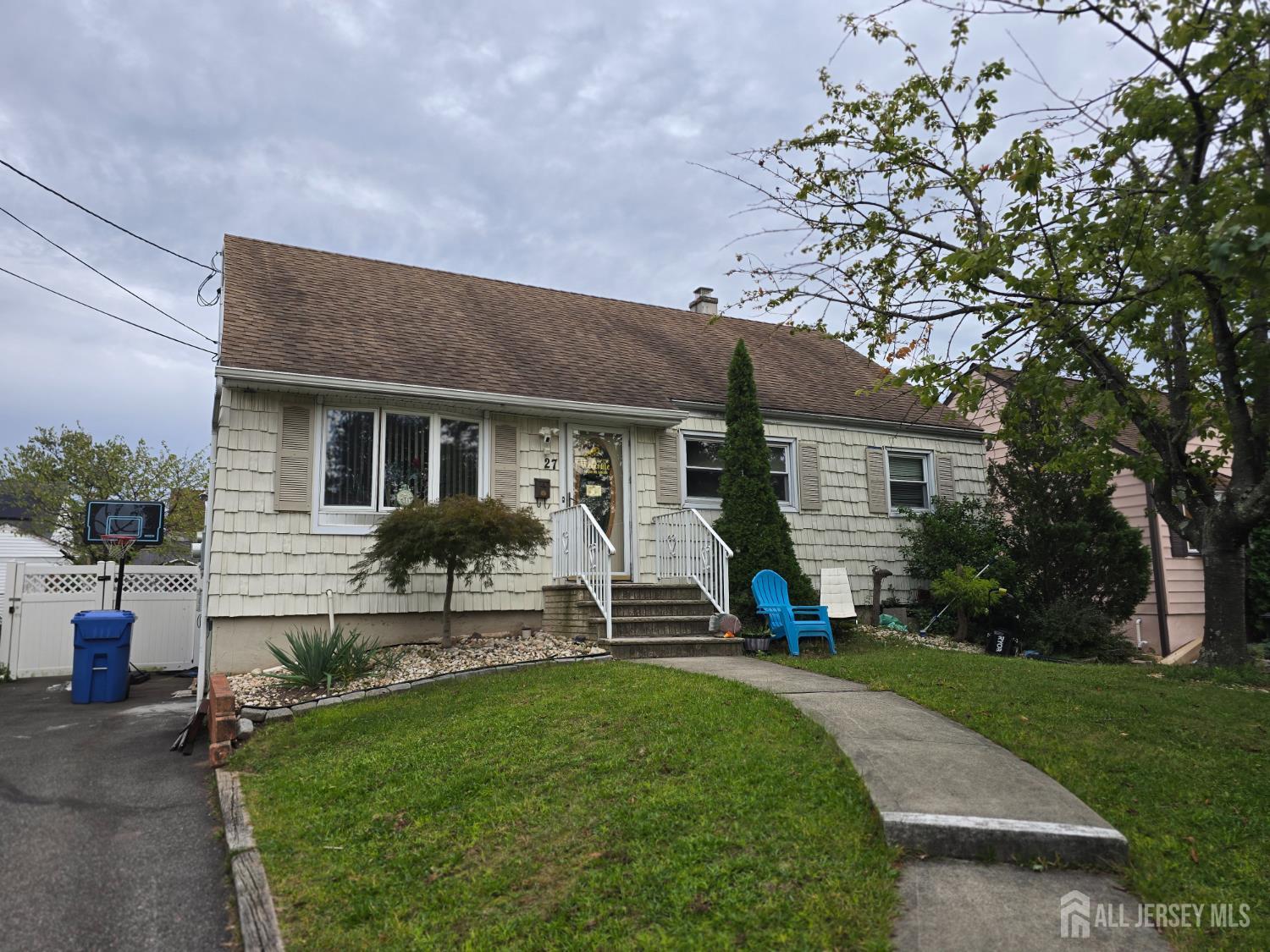 27 Melvin Avenue — photo