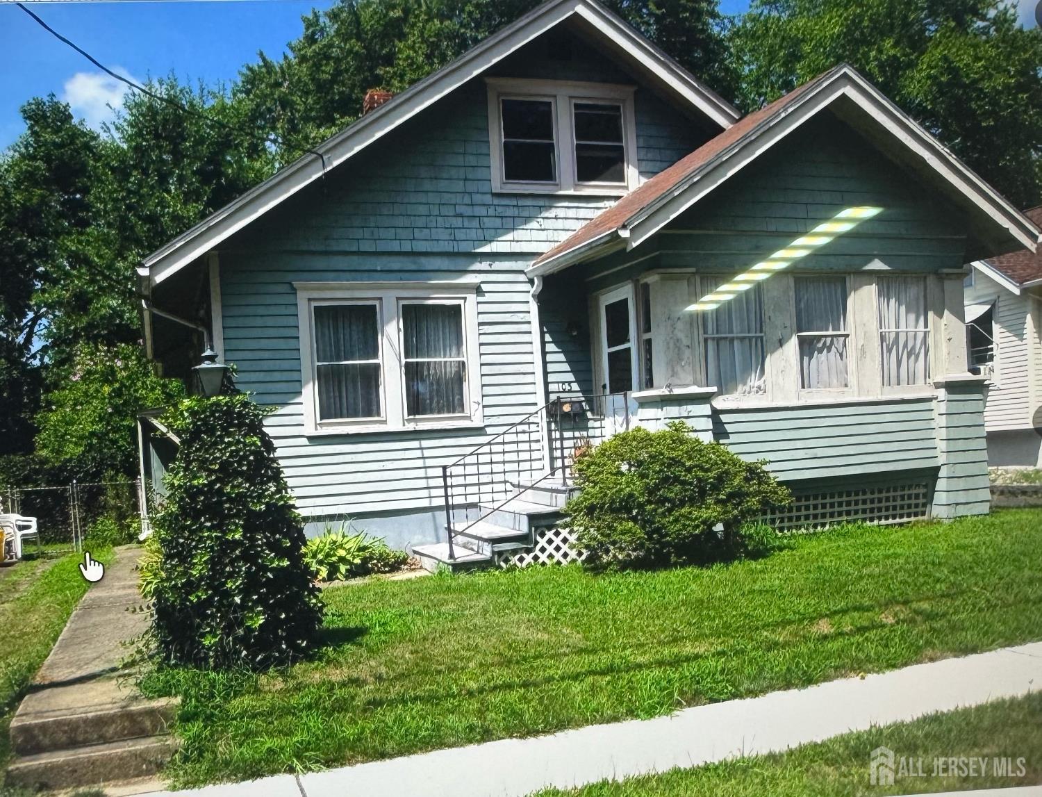 103 Hutchinson Street — photo