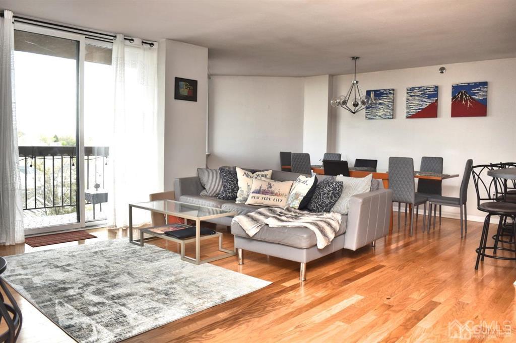 30 S Adelaide Avenue S #6M — photo