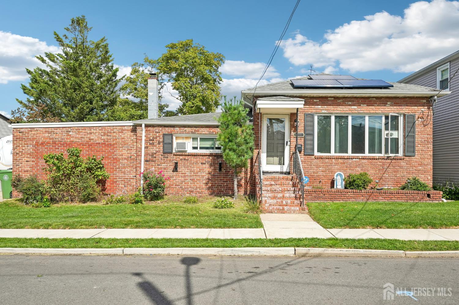 933 McCandless Place — photo
