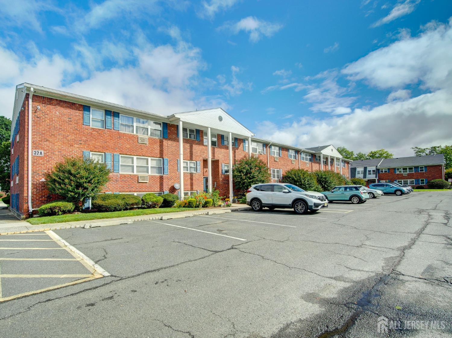 32-A Woodedge Avenue #8 — photo