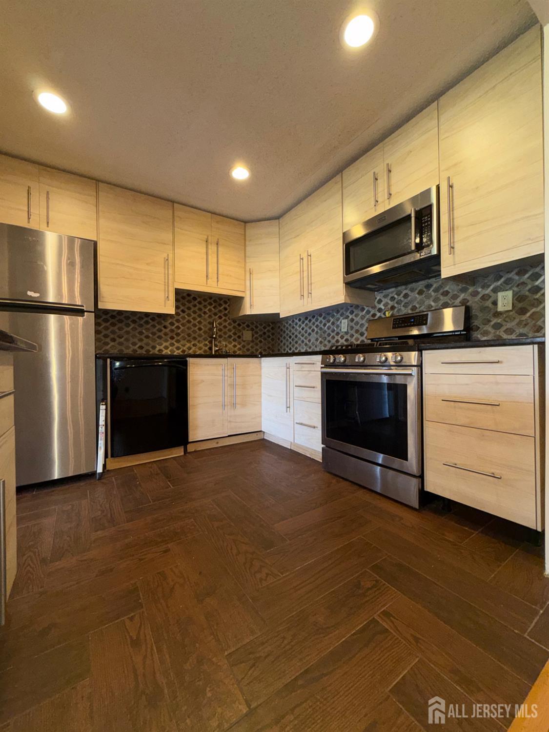380 Lancaster Court — photo