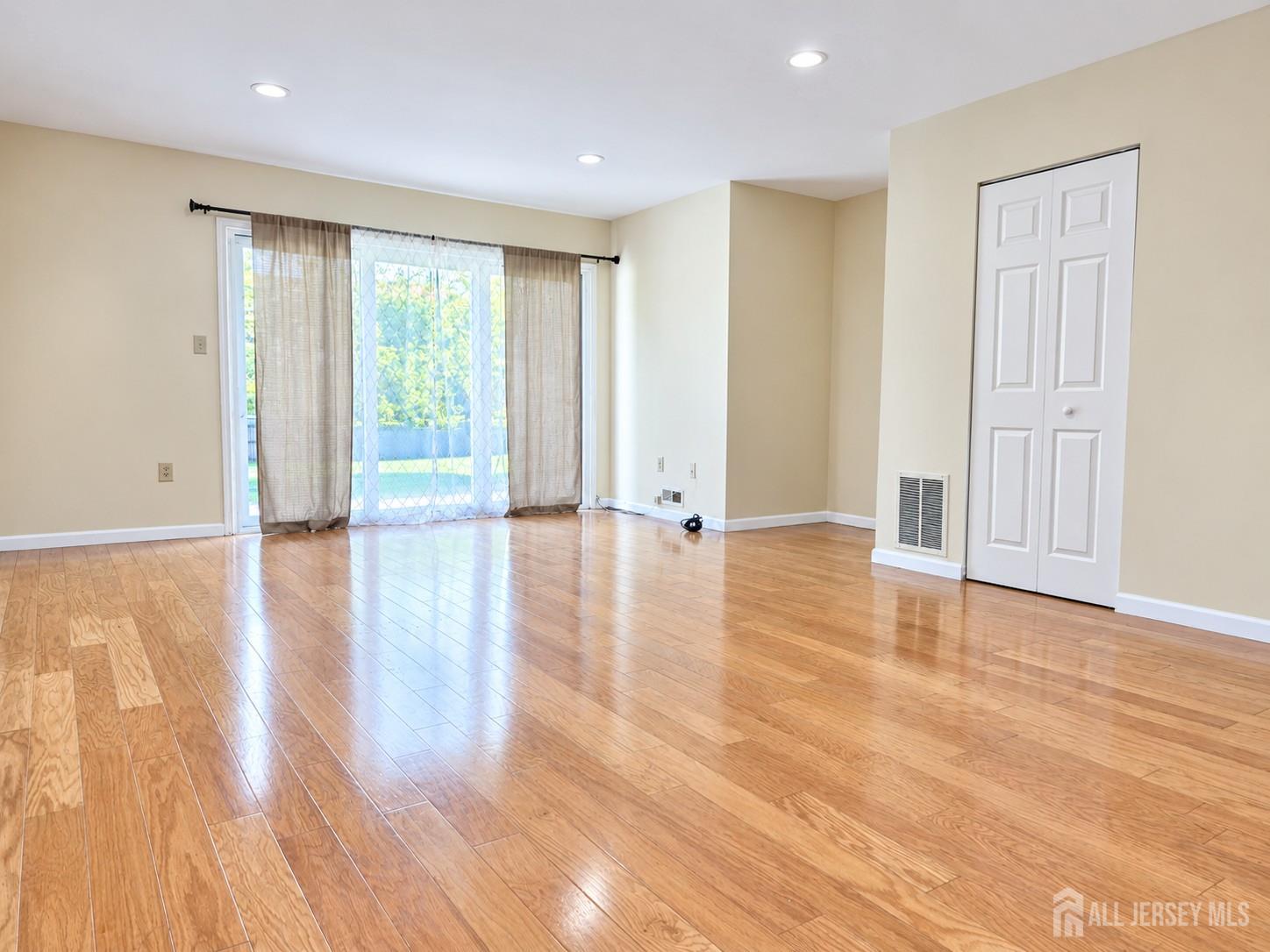 240 Hampshire Court — photo