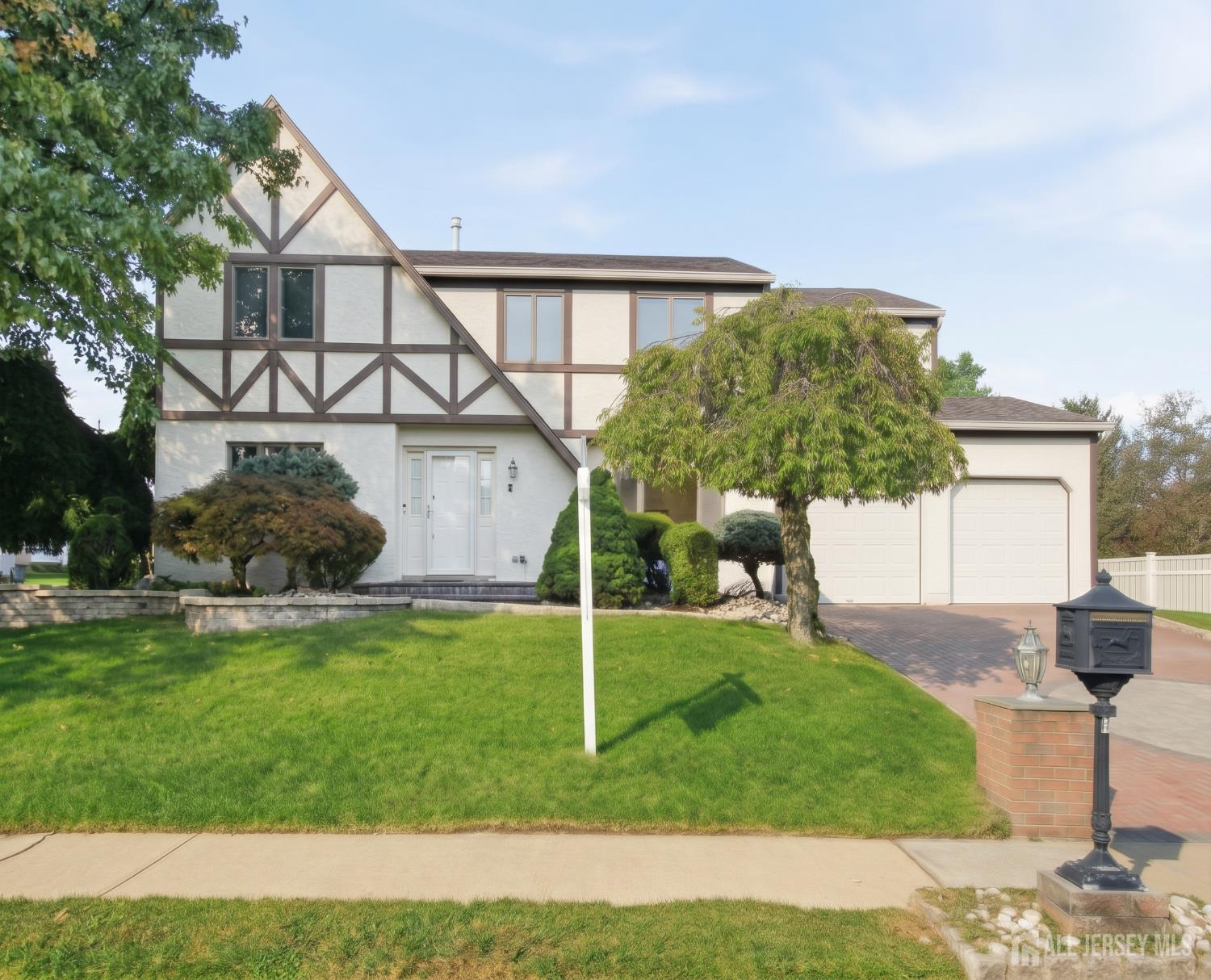 4 Victoria Way — photo
