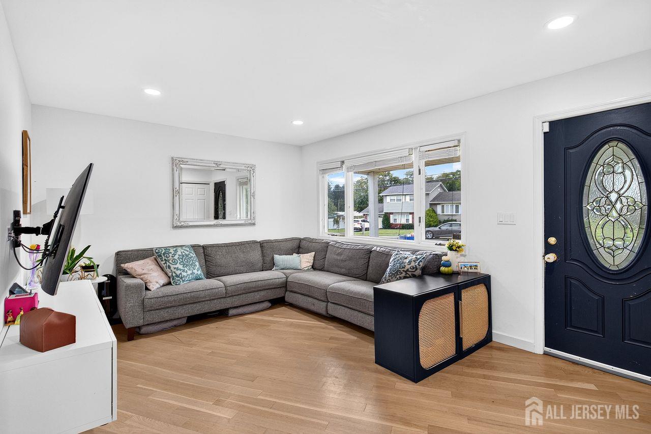 56 Rhode Island Drive — photo