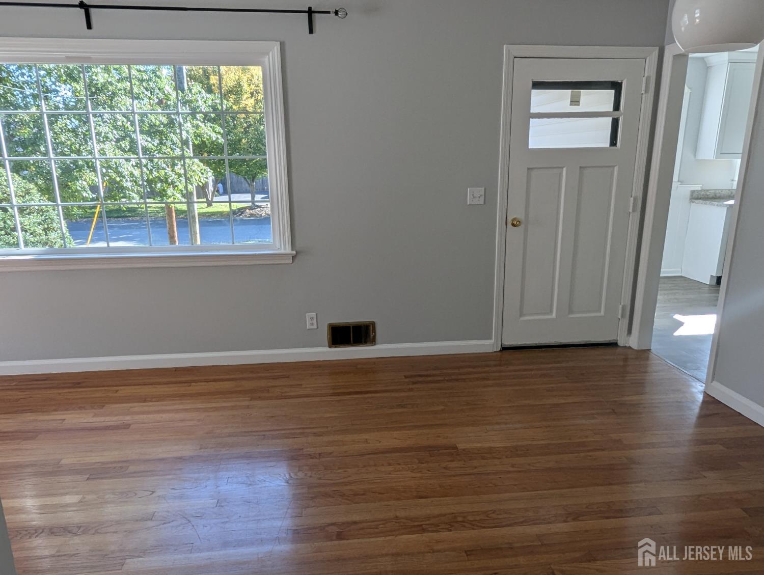305 e Street, Middlesex, NJ 08846 — photo 2