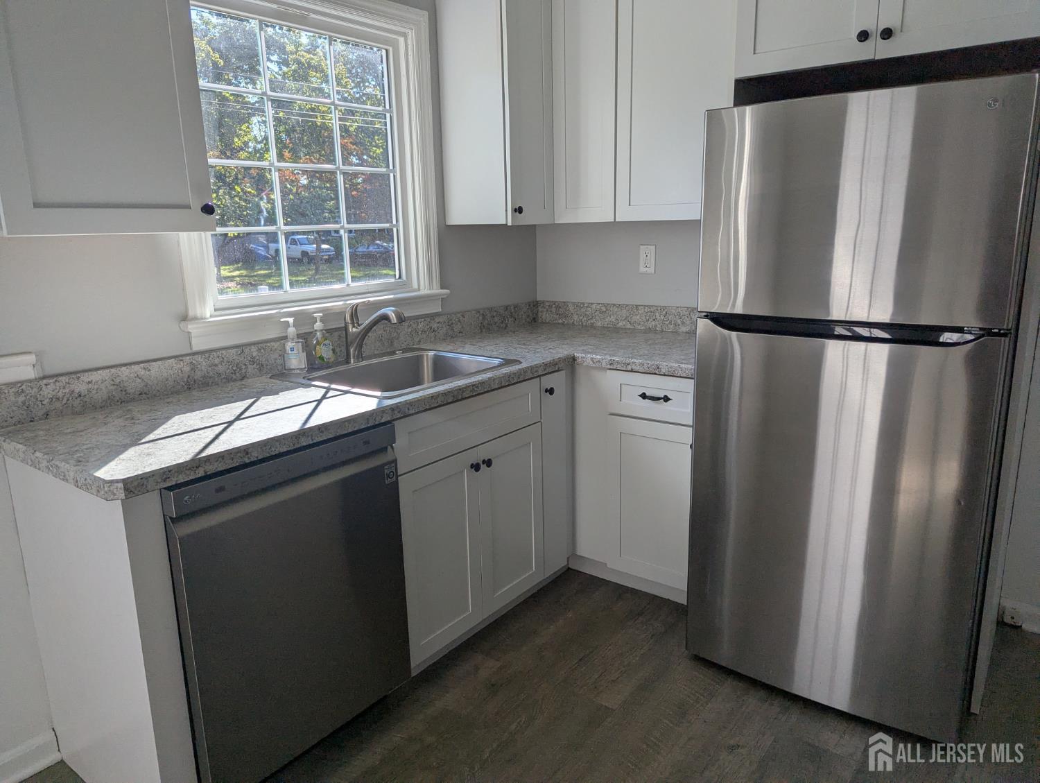 305 e Street, Middlesex, NJ 08846 — photo 3