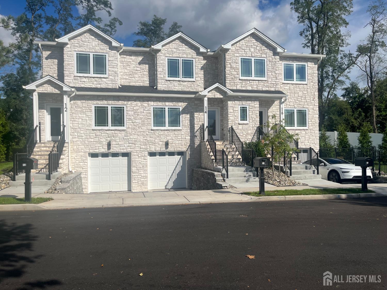 12 Moyse Place — photo