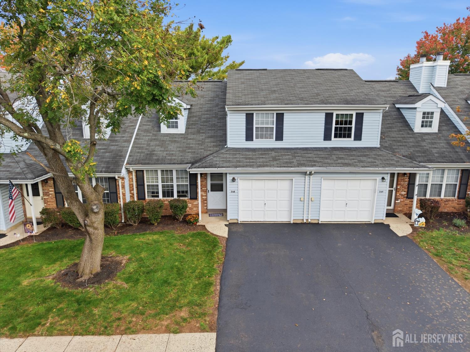 268 Edgeware Court — photo