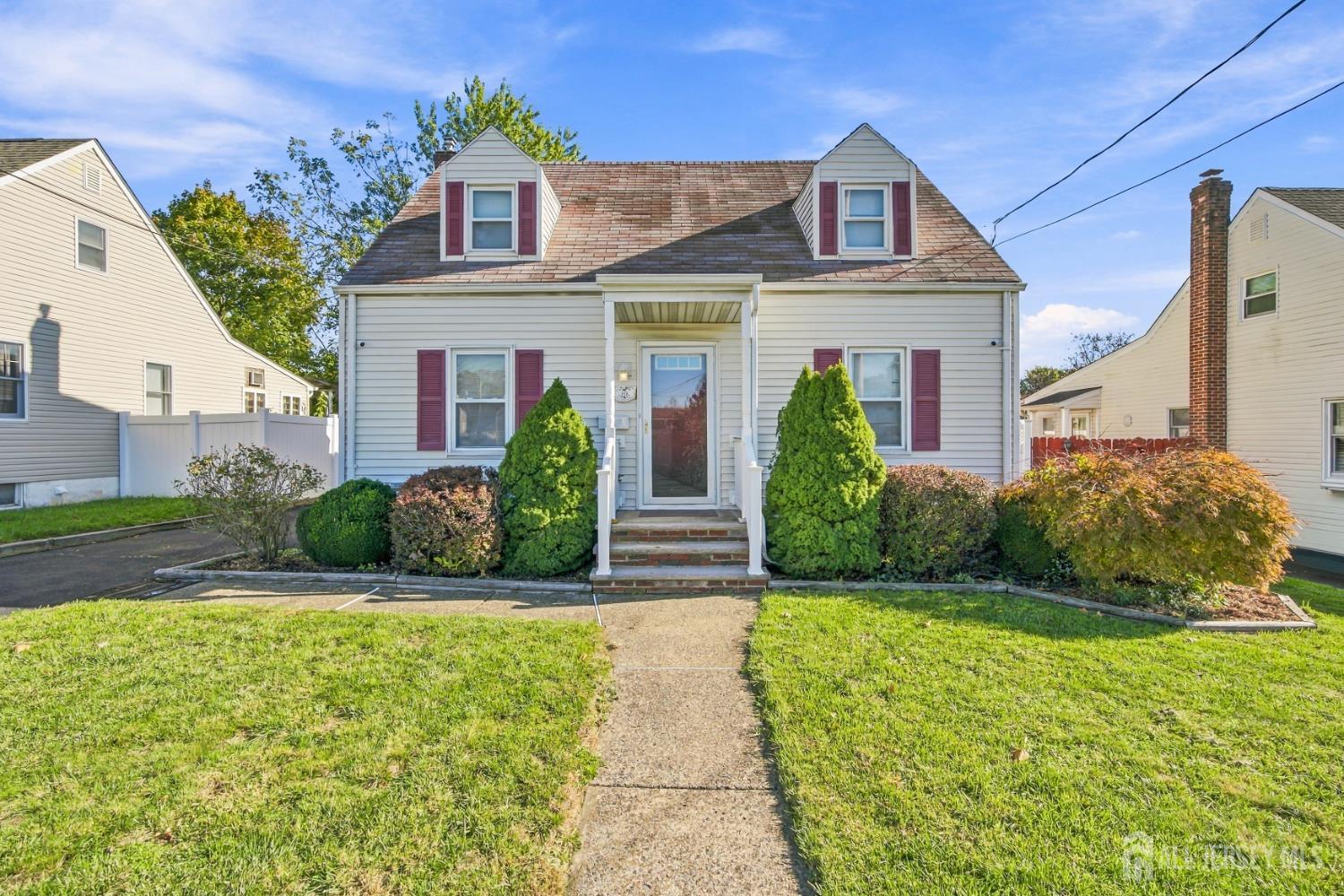 10 Grover Avenue — photo