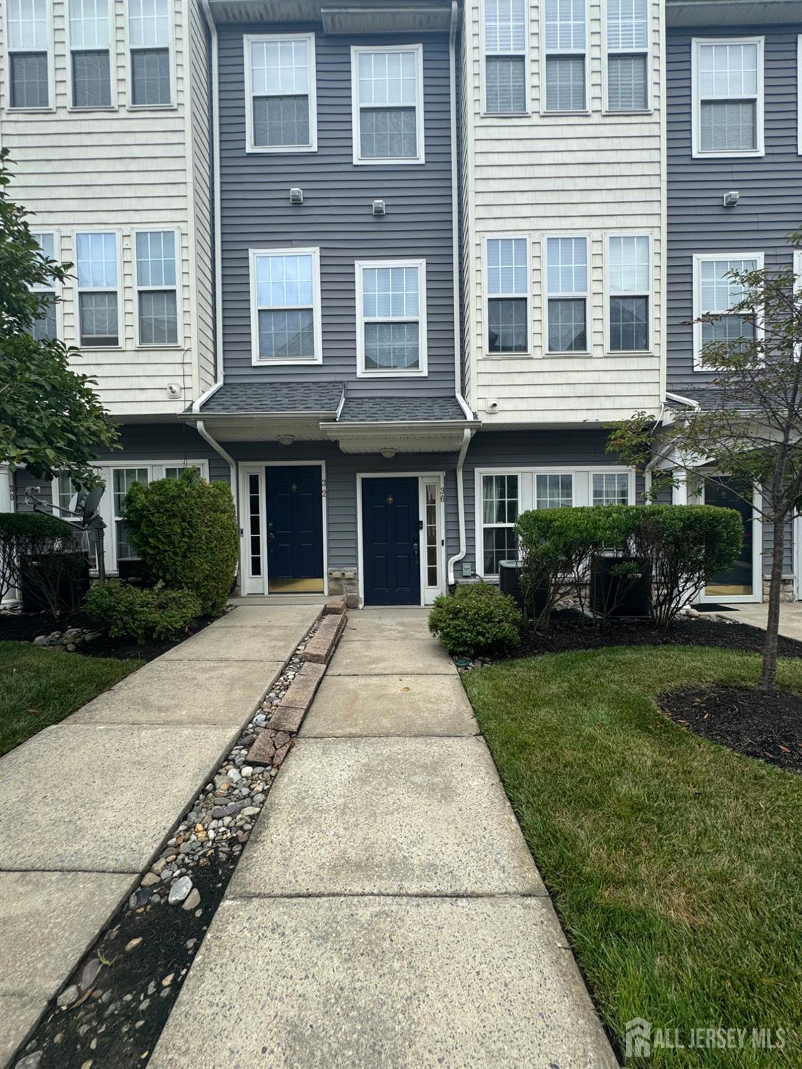 36 Swan Court — photo