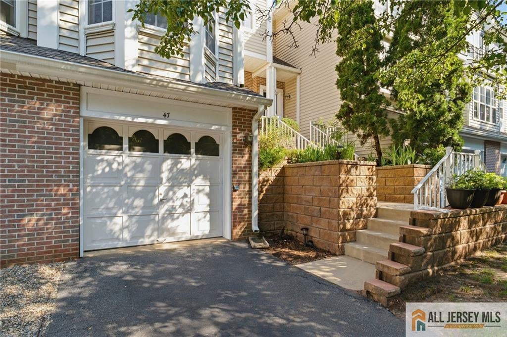 47 Lambiance Court — photo