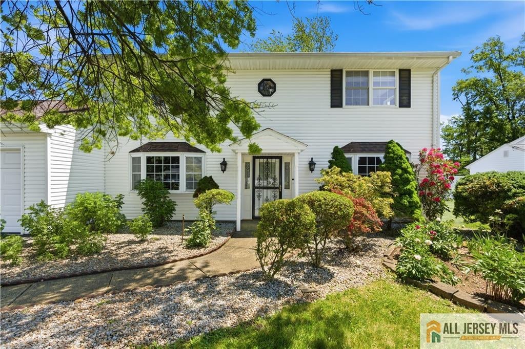10 Helen Court — photo