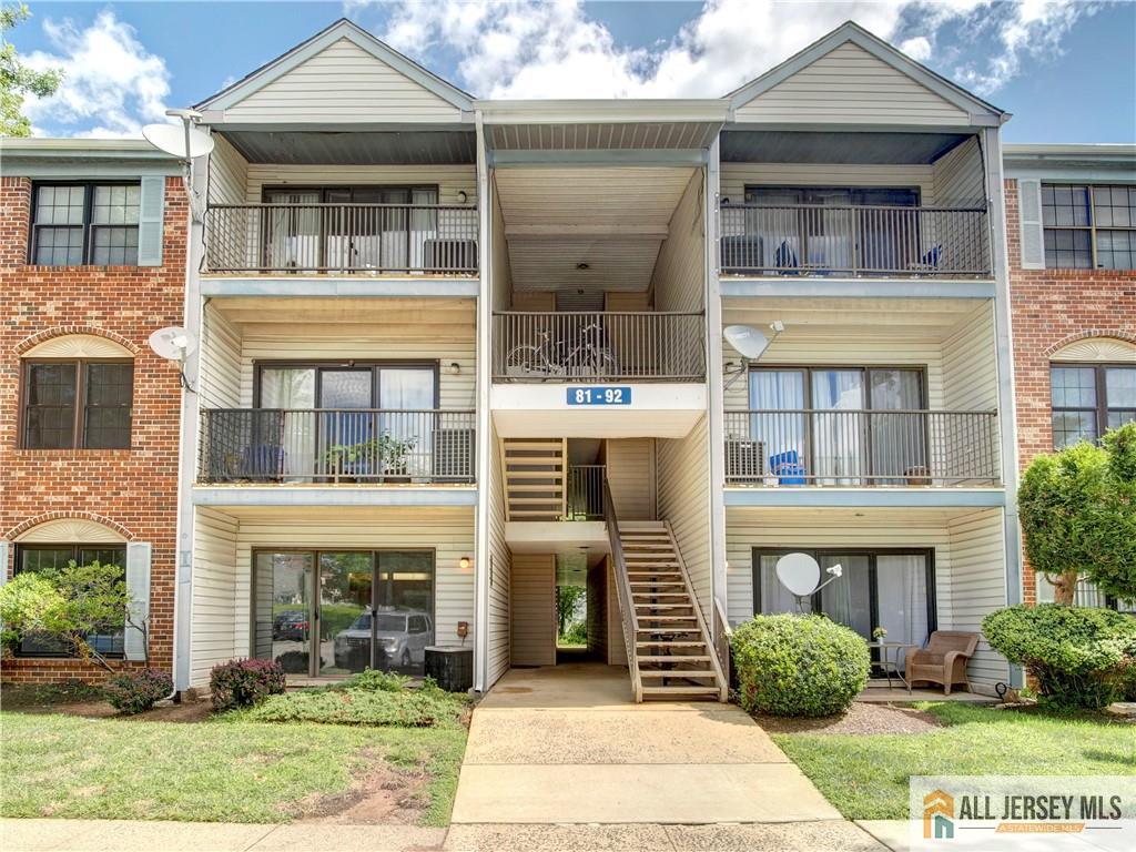 81 Canterbury Court — photo