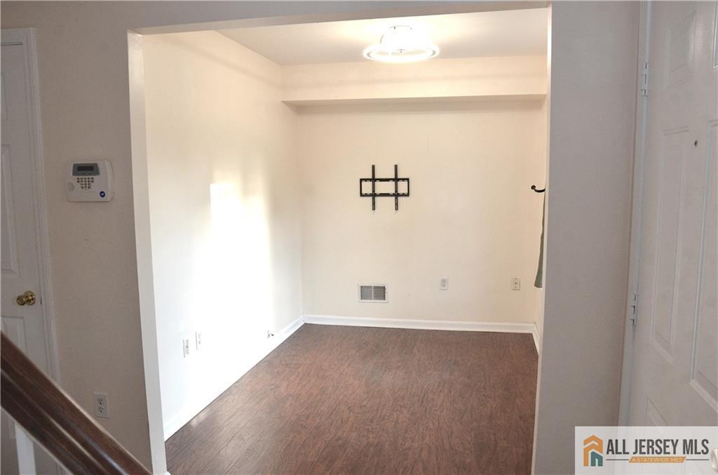 83 Nathan Boulevard #35 — photo
