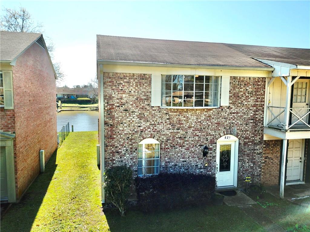 821 Parkway Drive — photo