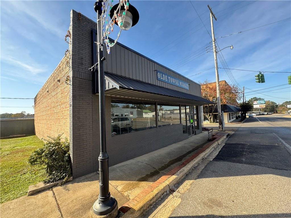 2951 East Oak Street — photo