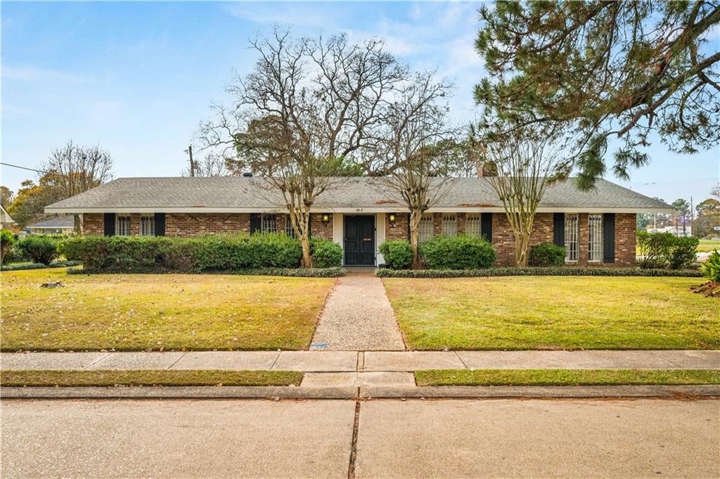 202 Sweetbriar Drive — photo