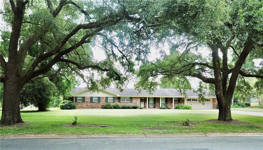 713 Parkway Drive — photo