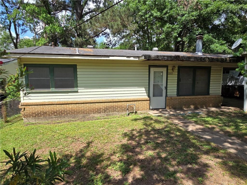 1311 Jeannie Street — photo