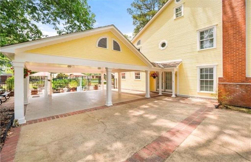 4513 Woodlawn Drive — photo