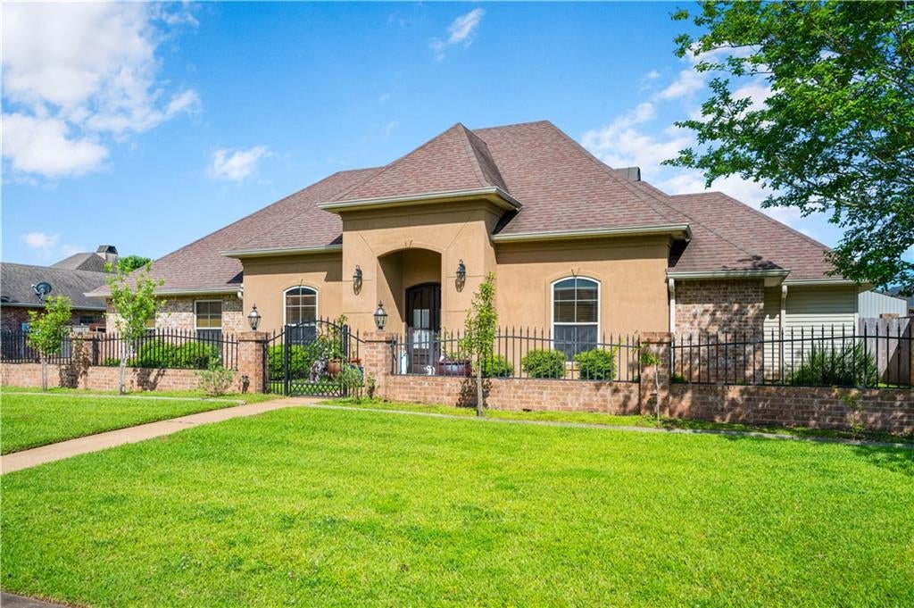 6410 Bayou Crossing Drive — photo
