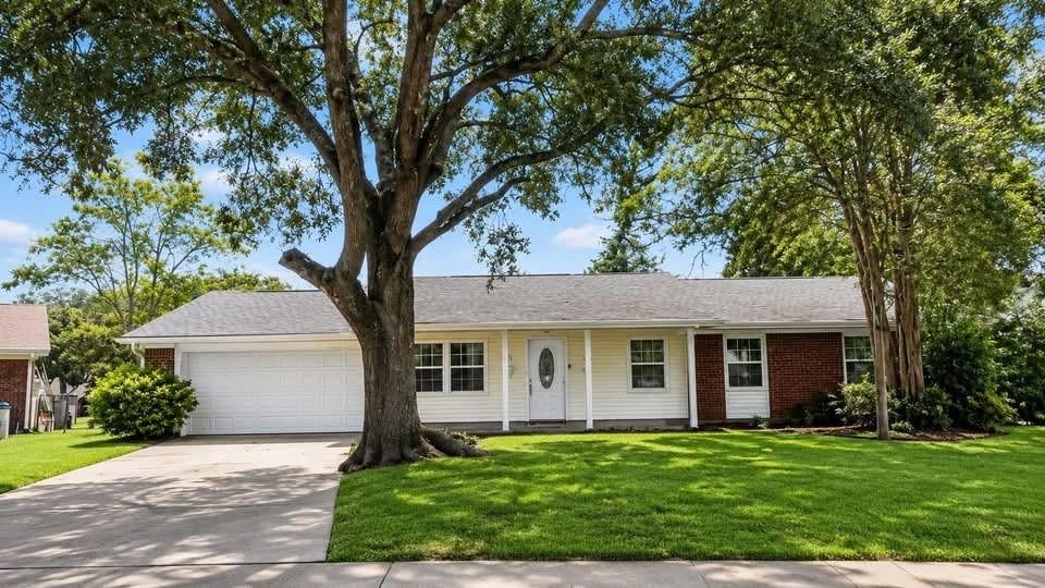 3916 Gingerbread Road — photo