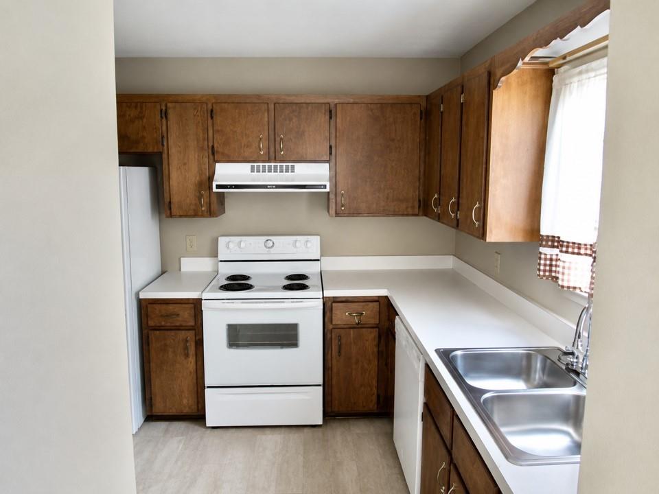 914 Executive Court — photo