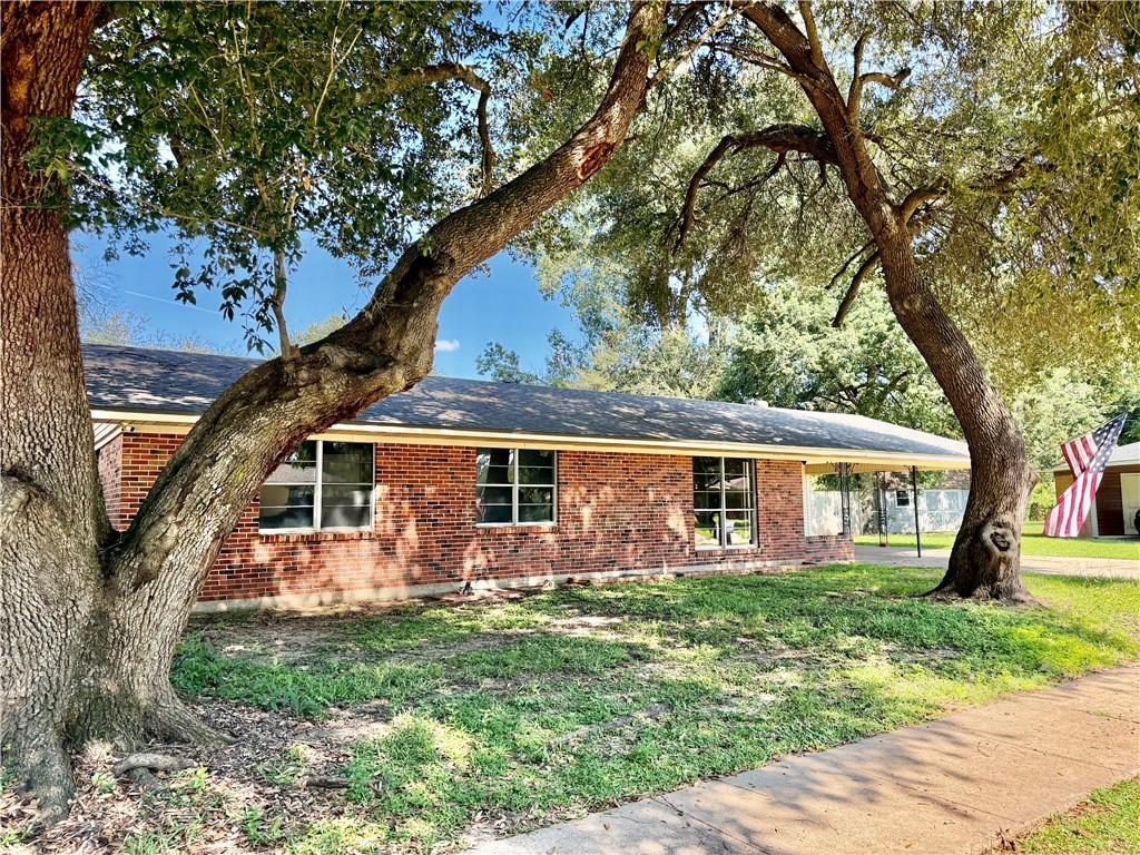 5620 W Circle Drive — photo