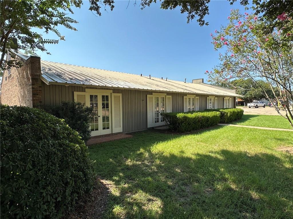 1004 & 1006 Calais Circle — photo