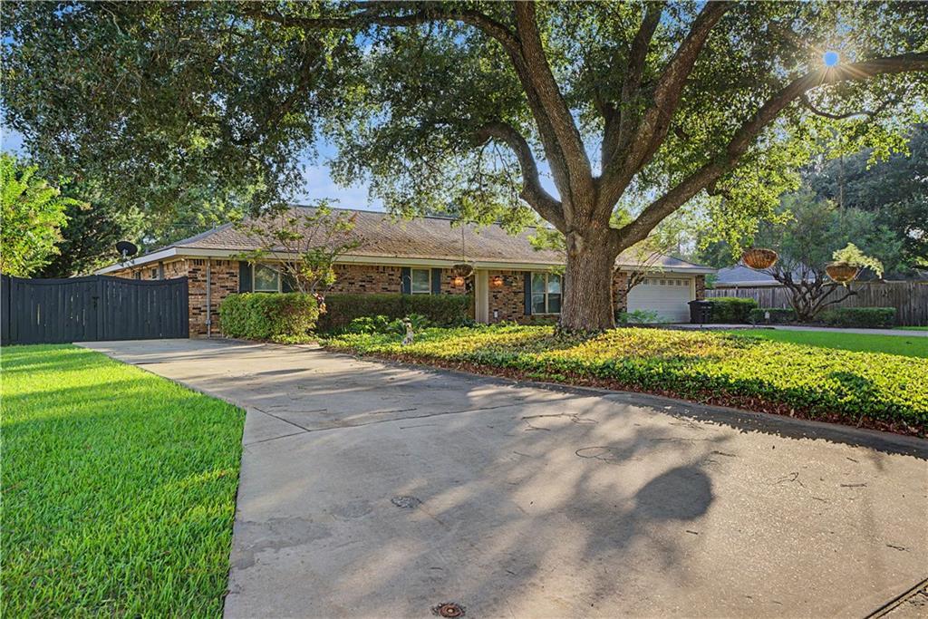 1908 Choctaw Drive — photo