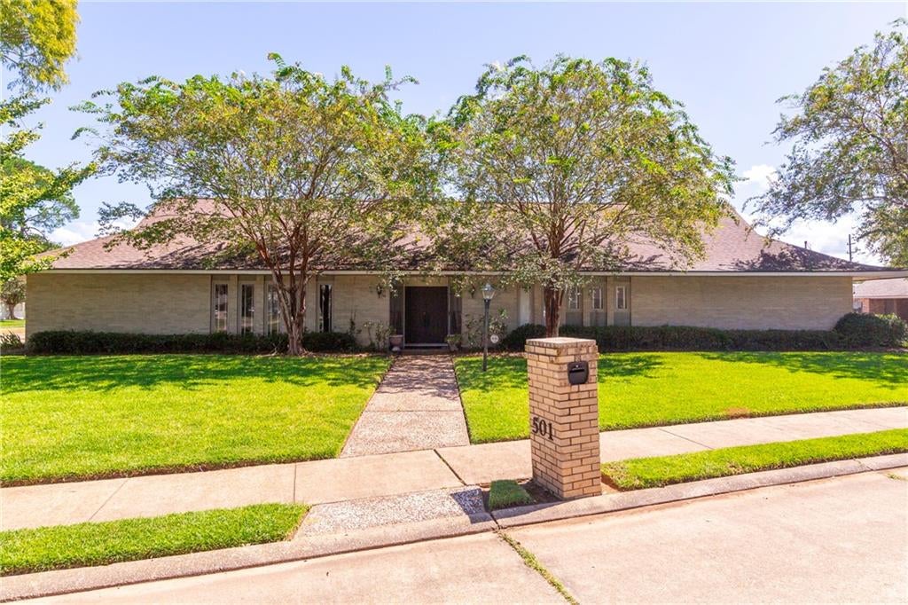 501 Hartwood Drive — photo