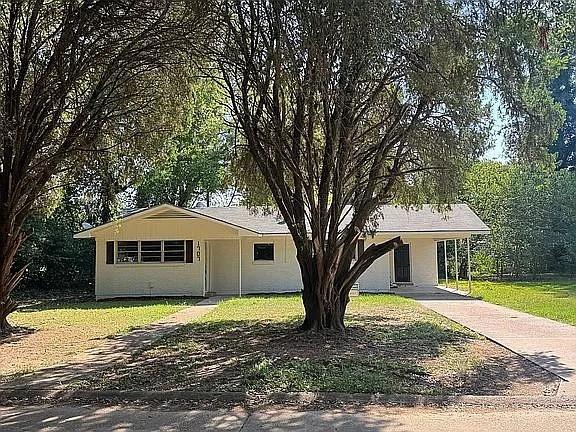 1707 Donegal Drive — photo