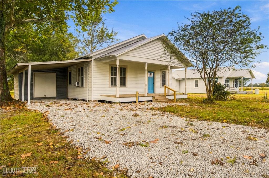 2422 W Railroad Avenue — photo