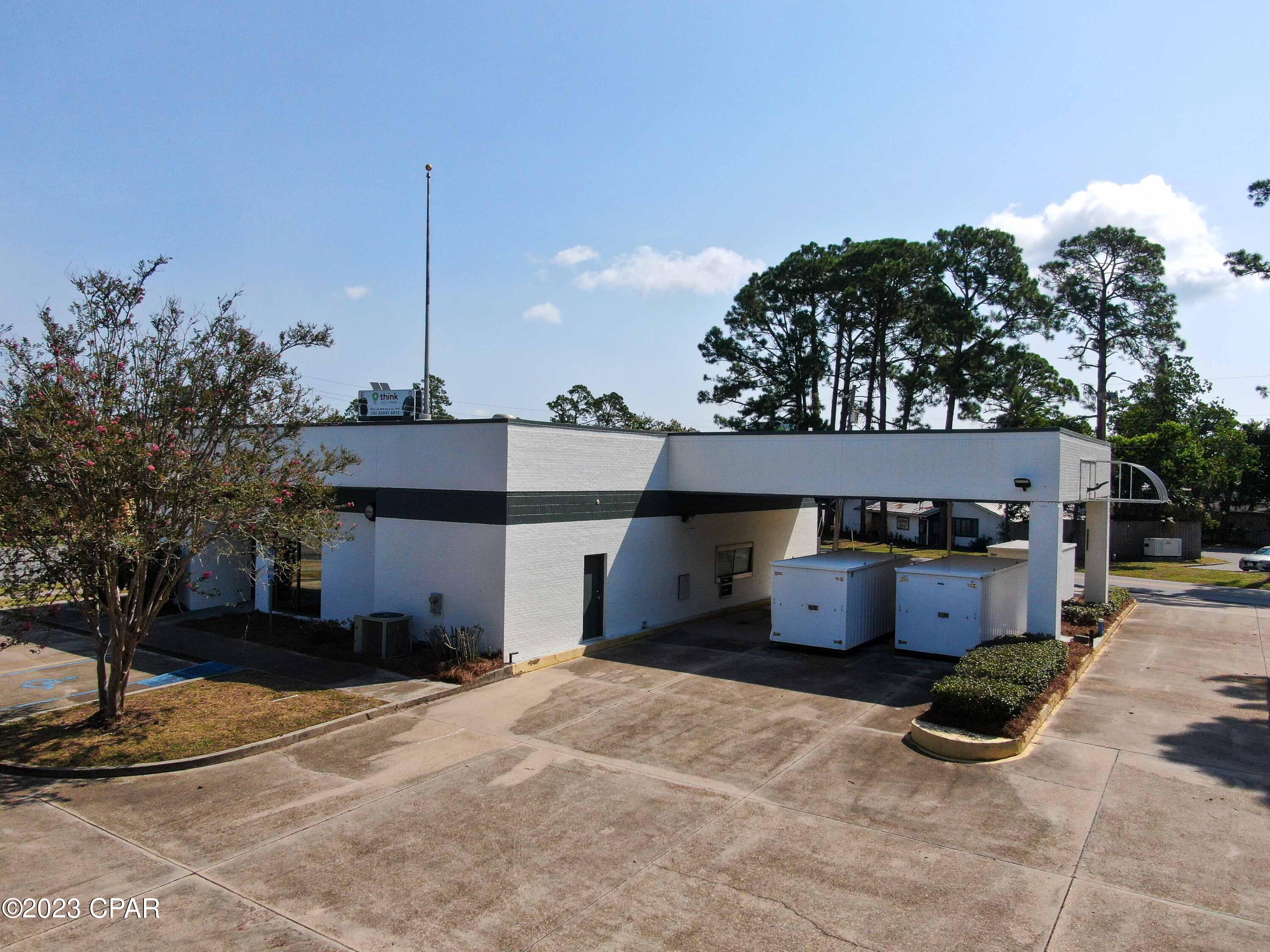 9001 Front Beach Road — photo