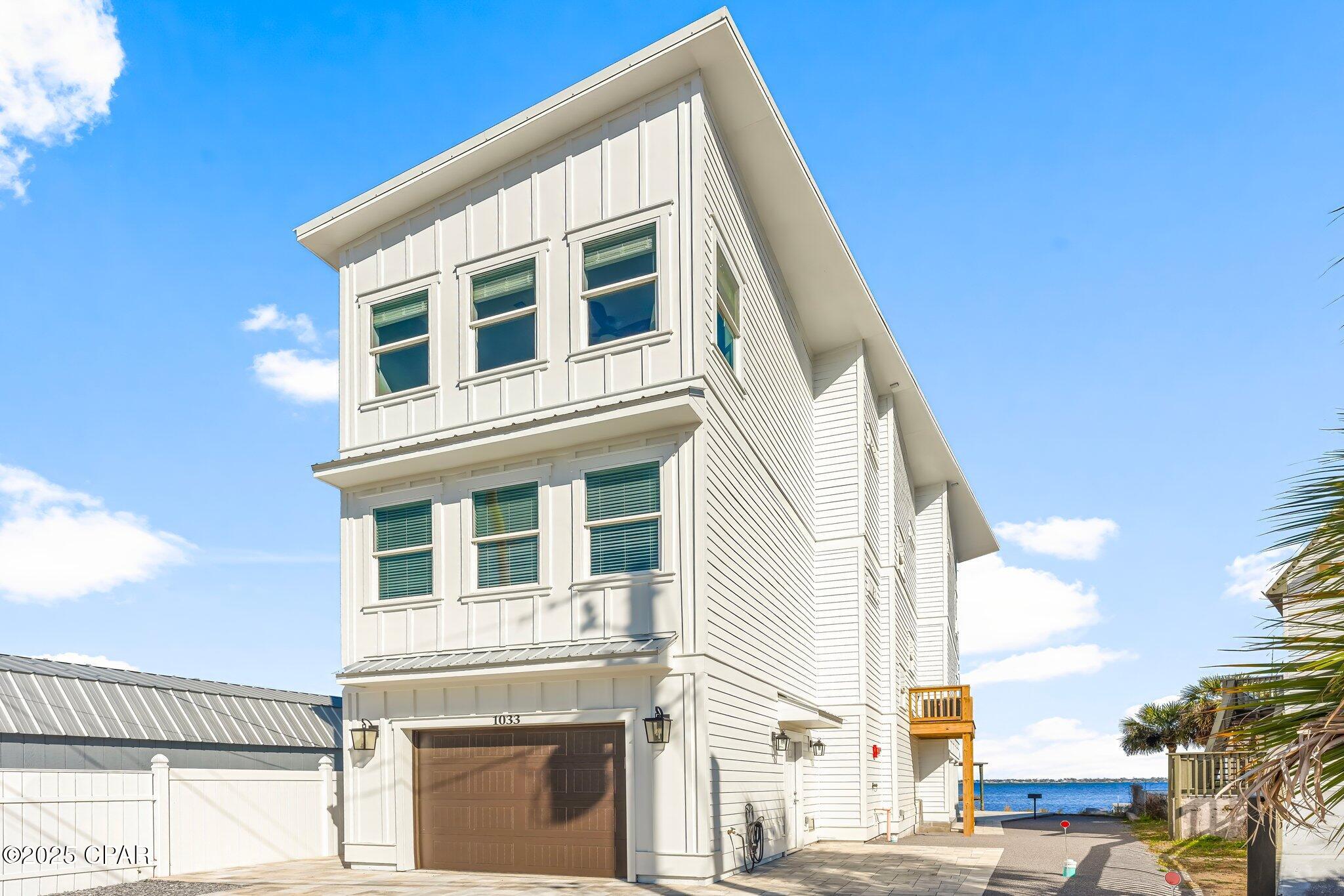 1033 Bay Circle — photo